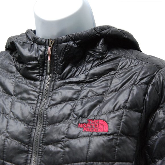 The North Face Women’s  Thermoball Packable Hooded Quilt Puffer Jacket, Black, S - Picture 2 of 9